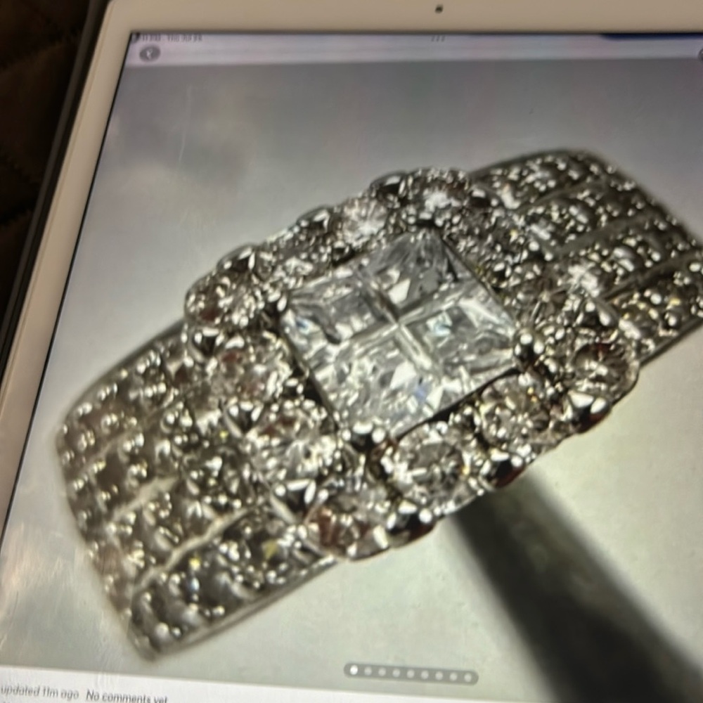Ladies ring engagement jewelry statement halo diamond cz, is this real?